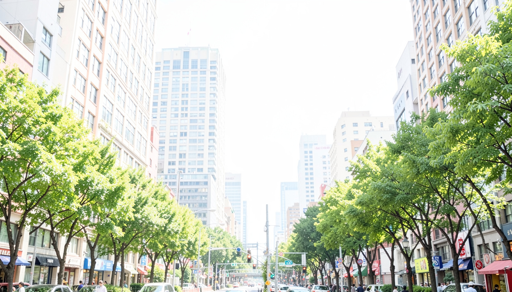 東京都心の高層ビル群と緑豊かな街路樹、晴れた日の明るい都市景観